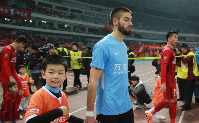 清晨印第安纳步行者备战中超；造点机会细节曝光；质疑声仍在；身体对抗强度拉满的简单介绍